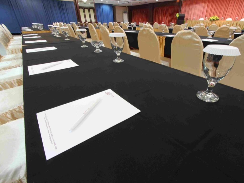 מאלאנג Regent'S Park Hotel מראה חיצוני תמונה