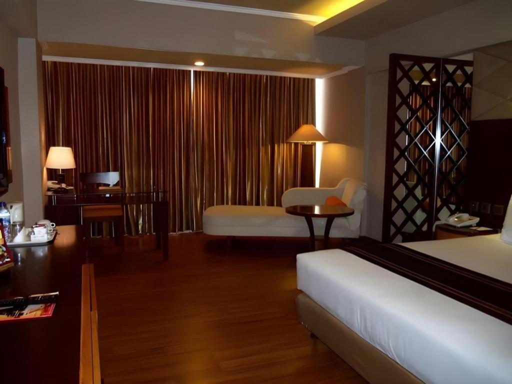 מאלאנג Regent'S Park Hotel מראה חיצוני תמונה