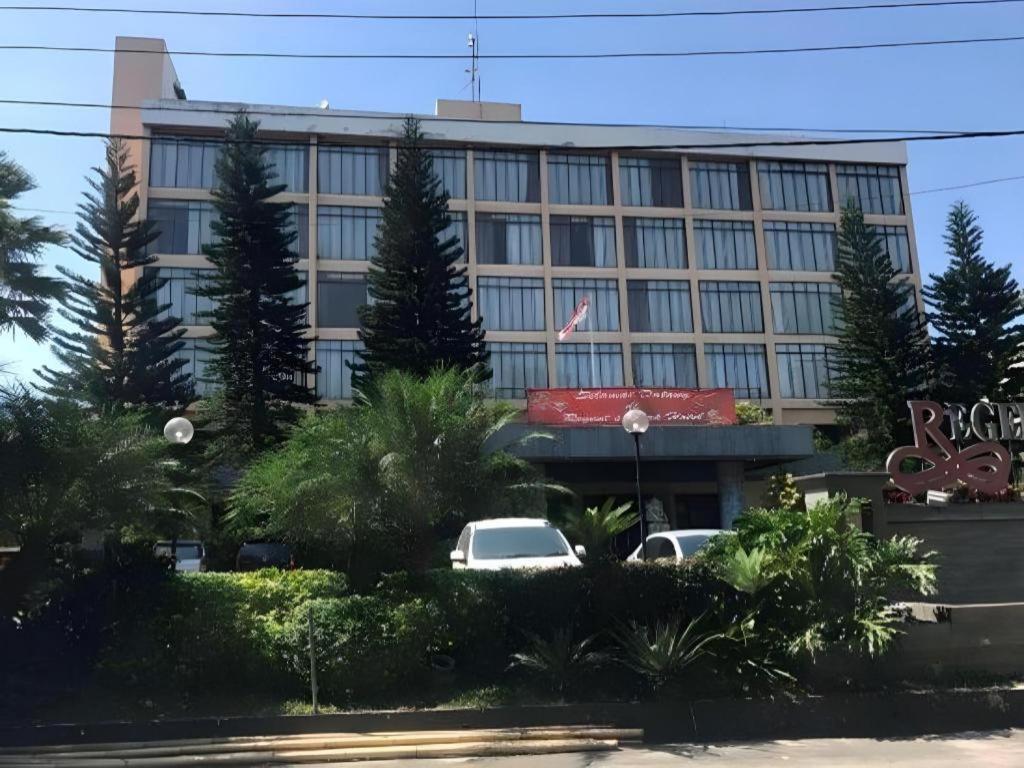 מאלאנג Regent'S Park Hotel מראה חיצוני תמונה