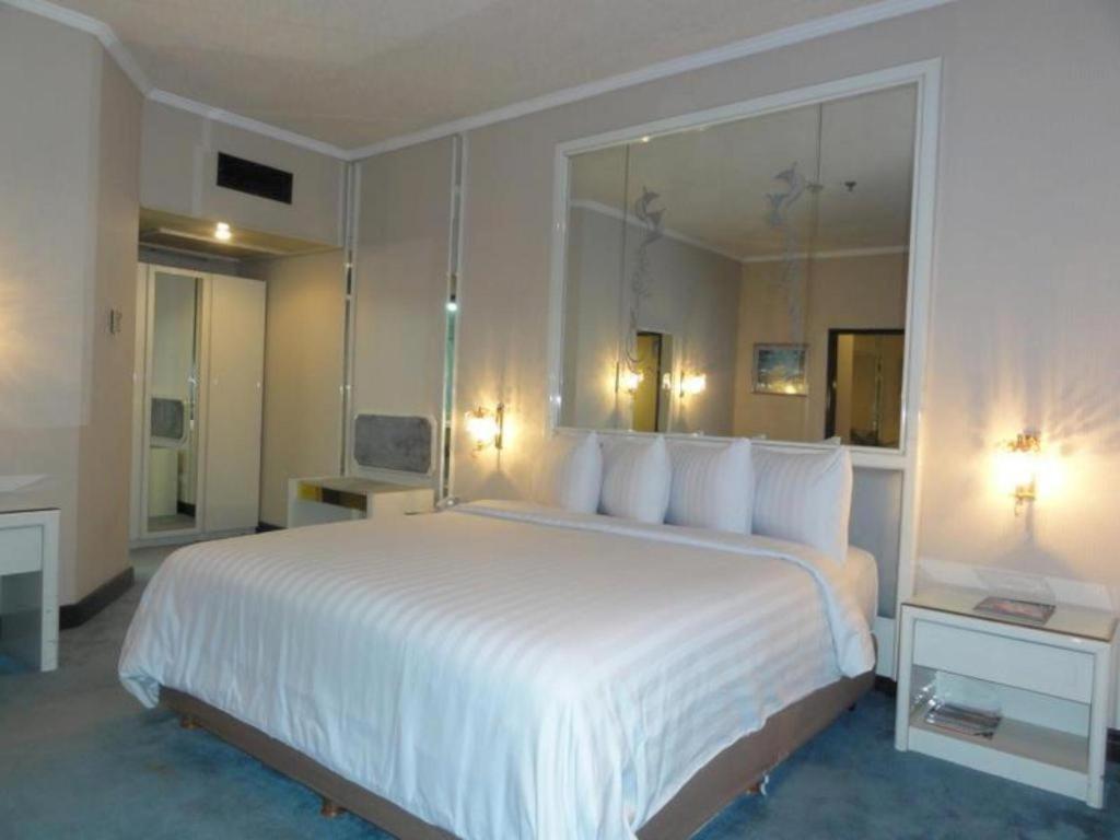 מאלאנג Regent'S Park Hotel מראה חיצוני תמונה