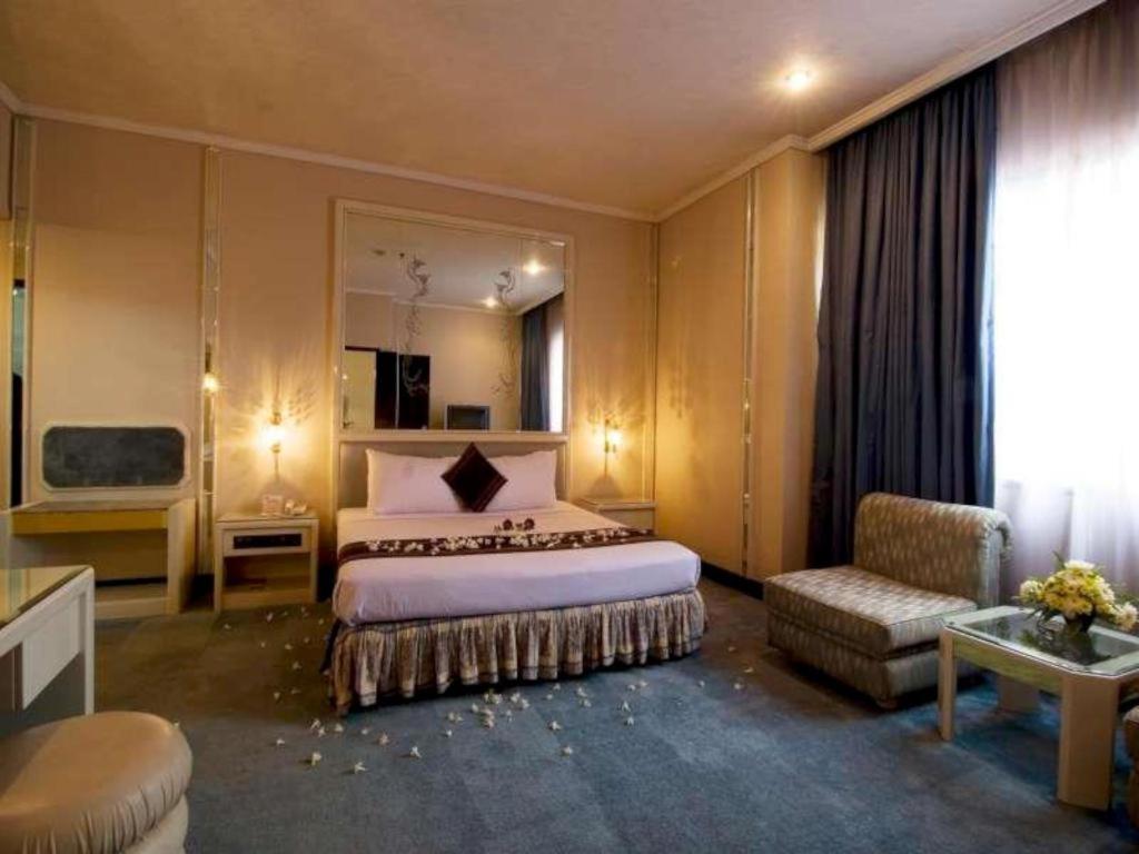 מאלאנג Regent'S Park Hotel מראה חיצוני תמונה